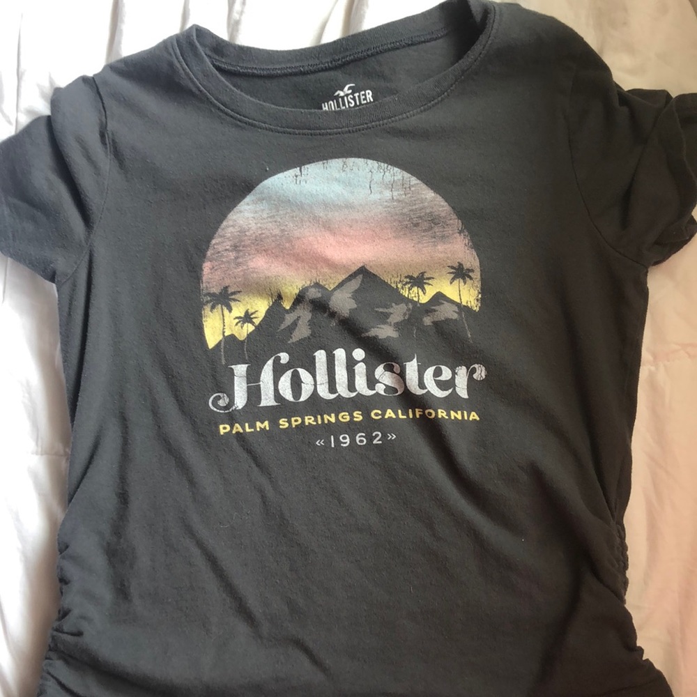 Medium Hollister shirt that ties on the sides